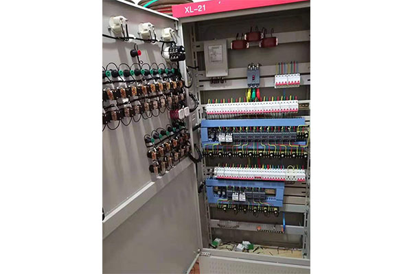 濟(jì)南配電柜廠家為什么采用不銹鋼材質(zhì)做外殼